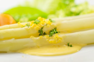 Taze kuşkonmaz yemekleri