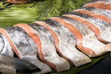 Somon yemek kolay boyutuna kesme