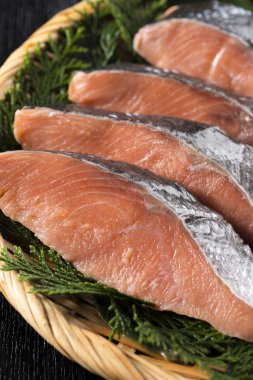 Somon yemek kolay boyutuna kesme