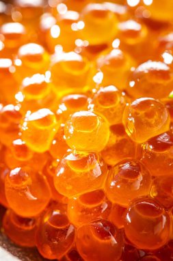 Japon haşlanmış somon yumurtası yemekleri.