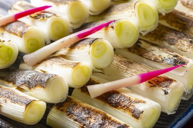 Fresh, sweet and delicious roasted green onions