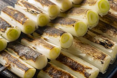 Fresh, sweet and delicious roasted green onions