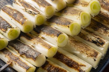 Fresh, sweet and delicious roasted green onions