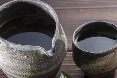 Lezzetli Japon sake tadı Japonya'da.