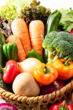 Taze ve lezzetli besleyici sebzeler.