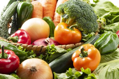 Taze ve lezzetli besleyici sebzeler.