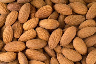 Soyulmuş bademler yakın plan. Vejetaryenler için..