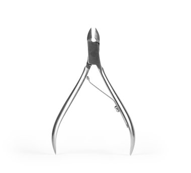 Paslanmaz çelik tırnak makası beyaz arka planda izole edilmiş.