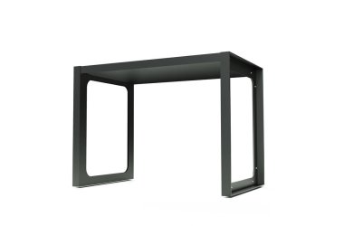 Beyaz modern masa. Beyaz arkaplanda 3d görüntüleme izole edildi