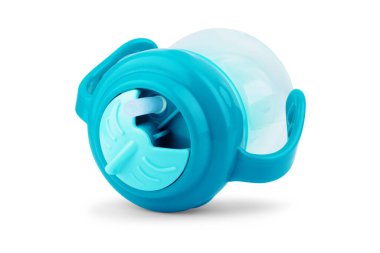 bebek sütü şişesi beyaz arka planda izole