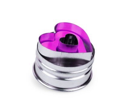 Noel hazırlığı, zencefilli kurabiye. Bir yığın zencefilli kurabiye ve beyaz arka plana karşı izole edilmiş bir keski.