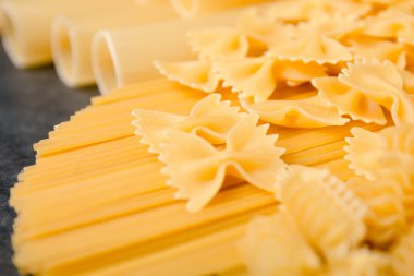 çeşitli türleri ve İtalyan pasta şekilleri