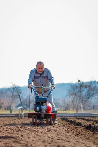 Motoculteur de jardin pour travailler — Photo