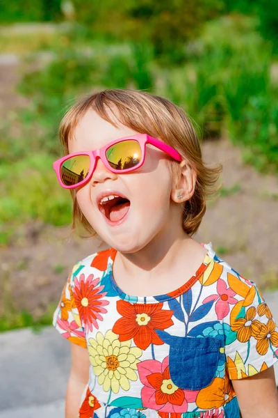 Happy cute little girl in pink sunglasses — Stock Photo, Image