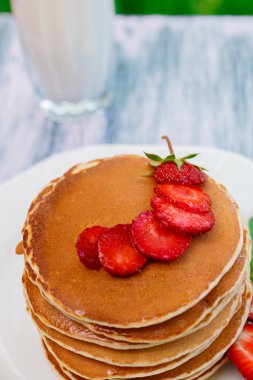 taze çilek ile Pancakes 