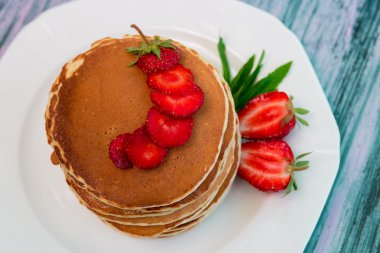taze çilek ile Pancakes 