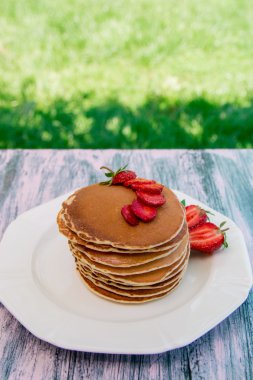 taze çilek ile Pancakes 