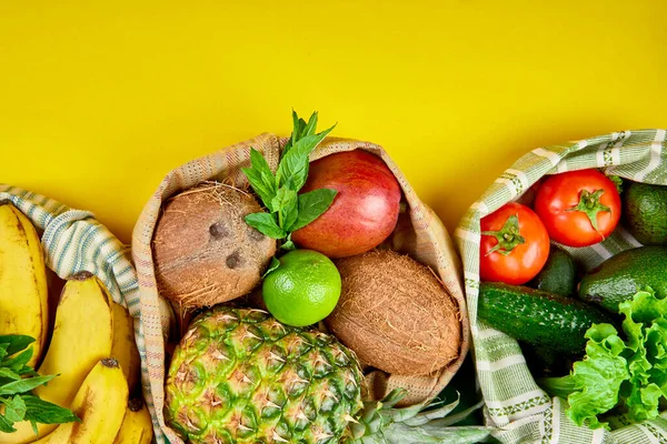 Platt Låg Miljövänliga Livsmedelsbutiker Shopping Bomullspåsar Med Ekologiska Frukter Och — Stockfoto