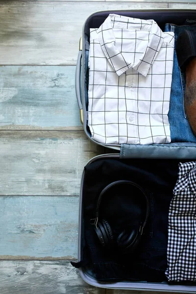 Packing suitcase at home with casual man items, stuff — Stock Photo, Image