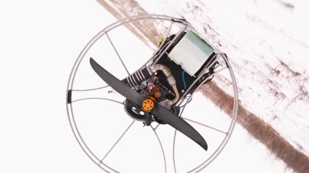 El Giro del detalle de la hélice, el motor, el motor del parapente paramotor — Vídeos de Stock