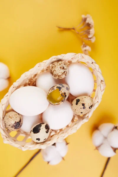 Páscoa Plana Composição Leigos Com Flores Algodão Ovos Páscoa Uma — Fotografia de Stock