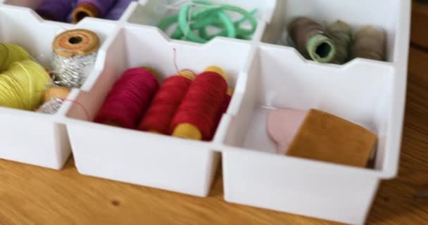 Sewing supplies on a wooden table: sewing thread, scissors — Stock Video