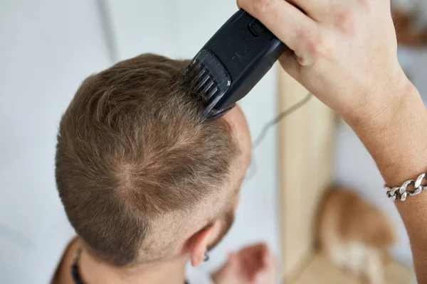 Handsome Man White Shirts Cutting Hair Personally Himself Machine Trimmer — Stock Photo, Image