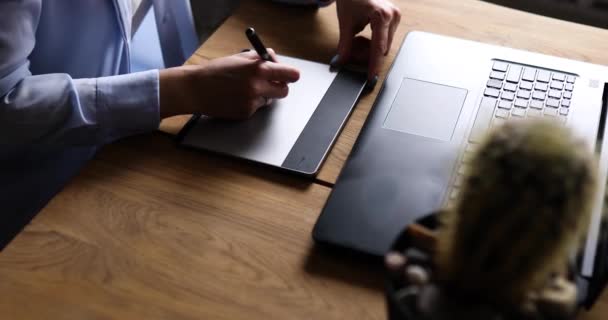 Illustrator Hands Scetching Tablet Computer Using Stylus Creative Female Graphic — Stock Video