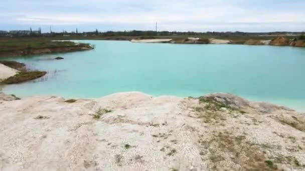 Vista Aérea Del Dron Increíble Paisaje Industrial Lago Emerald Una — Vídeos de Stock