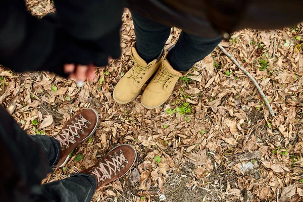 Modern Young Couple Hiking Boots Holding Hands While Standing Fallen — Stock Photo, Image