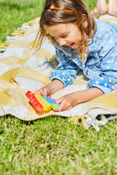 Girl Lies Blanket Grass Outdoors Play Pop Kid Hands Playing — Stock Photo, Image