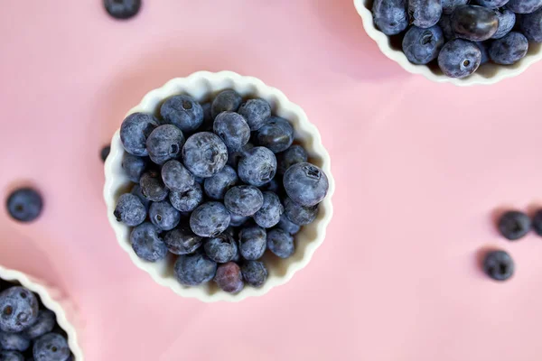 Flat Lay Fresh Organic Juicy Blueberries Bowl Pink Background Top — Stock Photo, Image