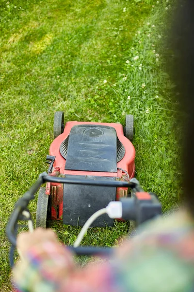 Unrecognizable Woman Mows Lawn Lawn Mower Grass Home Garden Gardener — Stock Photo, Image