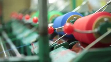 Giyim fabrika kat işçi ve makineleri