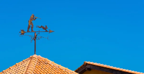 İşaretçi çatıda kuzeye — Stok fotoğraf