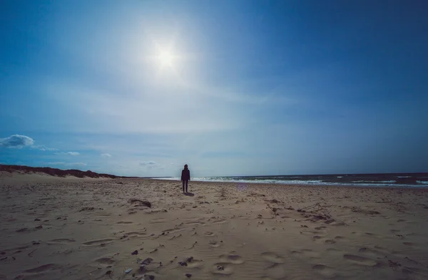 Persona solitaria en Beach —  Fotos de Stock