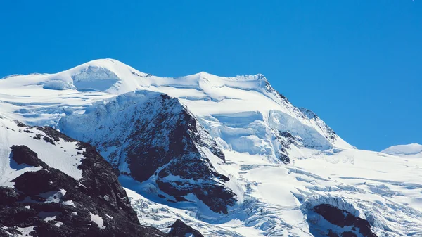 Picos altos da montanha — Fotografia de Stock