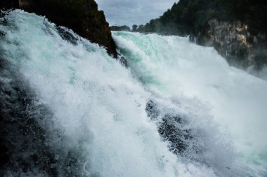 büyük şelale yakınında