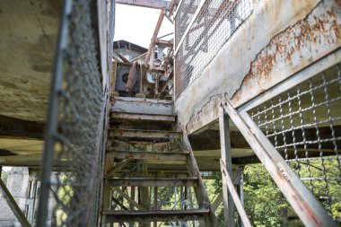 Endüstriyel merdiven yukarı