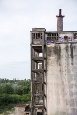 Yangın kaçış merdiveni bina eski terk edilmiş