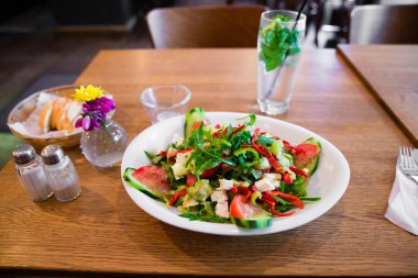 karışık taze salata