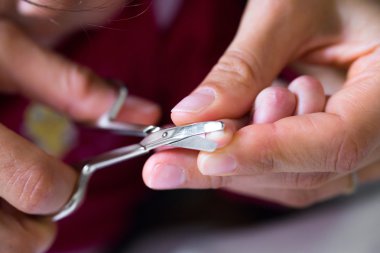 Anne kesme çivi bebekler