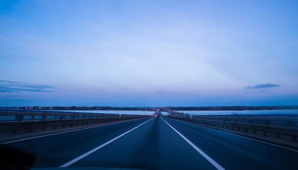 Boş 8 şeritli otoban yol nedeniyle — Stok fotoğraf