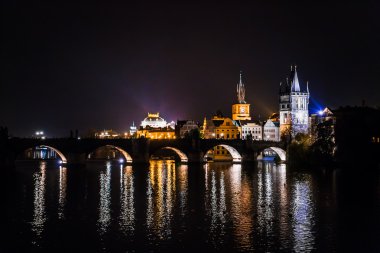 Prag Kalesi ve Charles Köprüsü