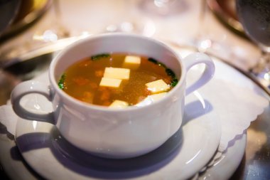 Lezzetli et suyu maydanoz ile