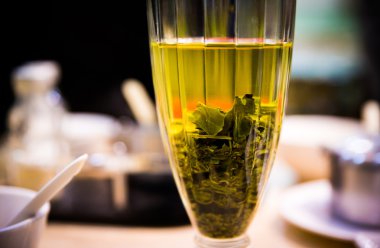 Glas ile yeşil çay