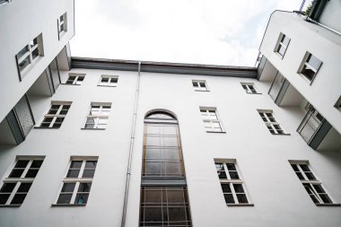 Bir yerleşim yerinin iç mekanı.