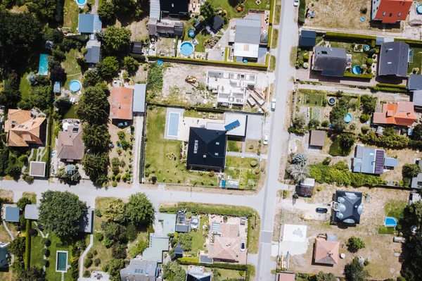 Vista aérea de casas de campo em uma aldeia europeia Imagem De Stock
