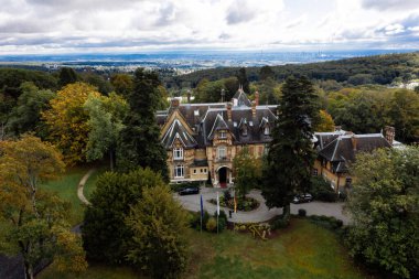 Frankfurt, Hessen 'deki Koenigstein Taunus' un hava manzaralı fotoğrafı.