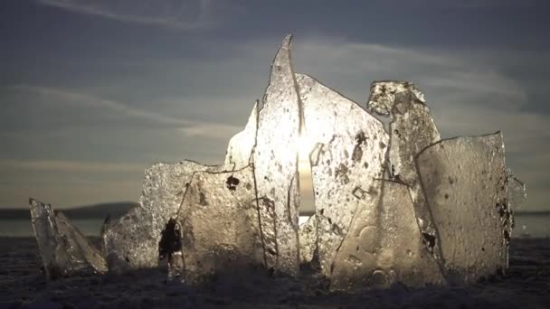 Formas de hielo natural helado en el paisaje de invierno — Vídeos de Stock